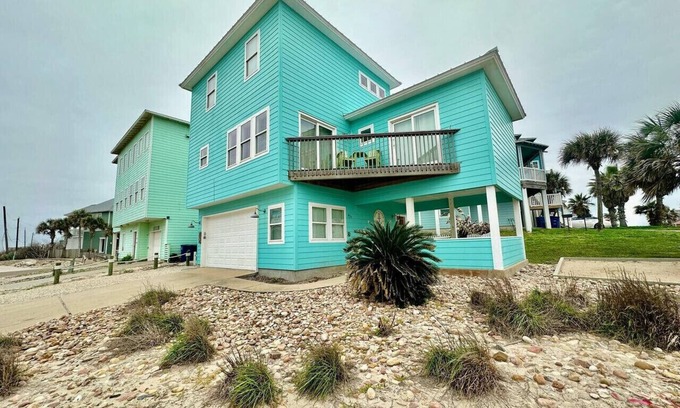 Sand Point House | "At Shore to Please, let the waves serenade you and the sand soothe your soul."