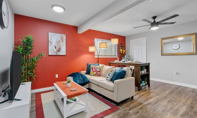 Central Arlington Apartment | AT&T Walkable, Joy-Filled & Comfy! 1BD Unit