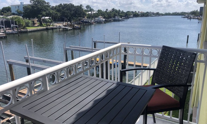 Belle Vista Condo | At the Beach- Waterfront with Balcony-Updated 7/23