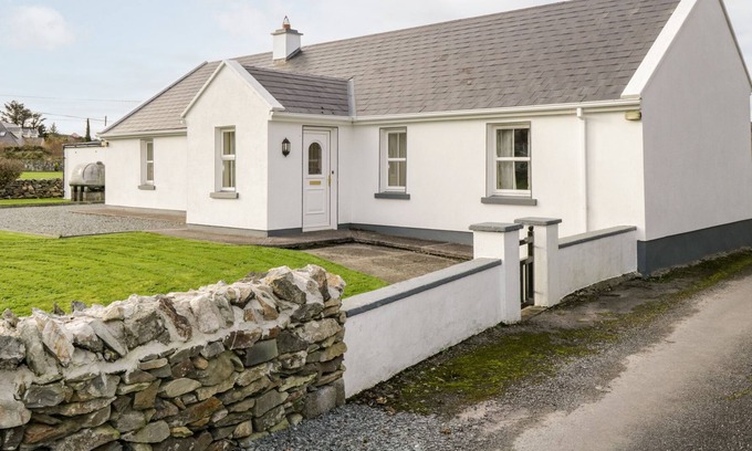 Louisburgh House | AT THE CROSSROADS, family friendly in Louisburgh, County Mayo