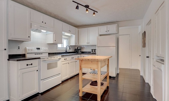 Austin Ski Chalet | At the foot of Mont Orford - Yellow Fish