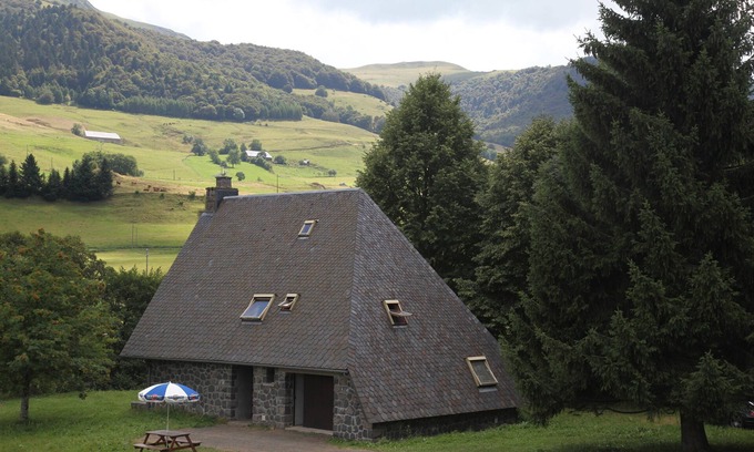 Le Claux House | At the foot of Puy Mary, chain of volcanoes, character house, approx. very calm