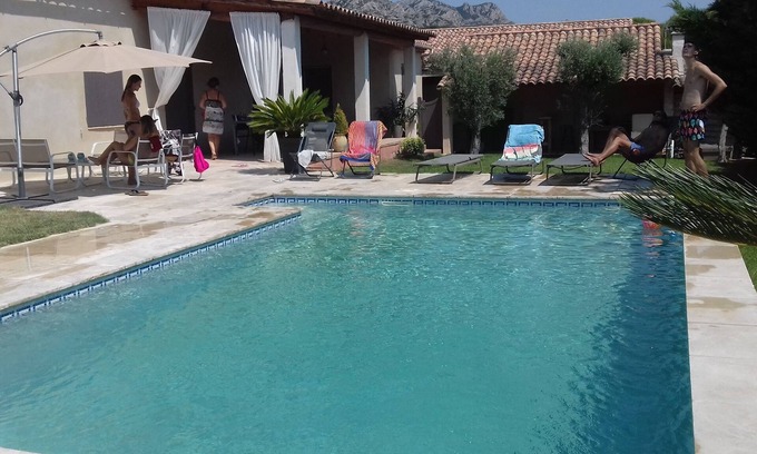Aureille House | At the foot of the Alpilles mountains with direct access to the massif