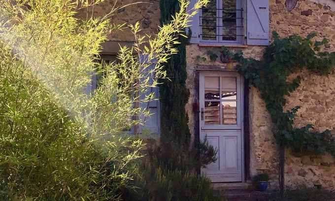 Courtauly House | At the foot of the Cathar castles: 17th-century village grocery store