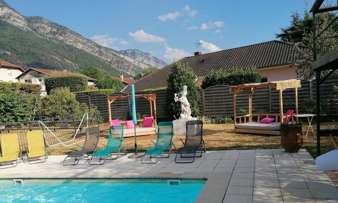 Voreppe Apartment | At the foot of the Chartreuse and Vercors pool access apartment 9