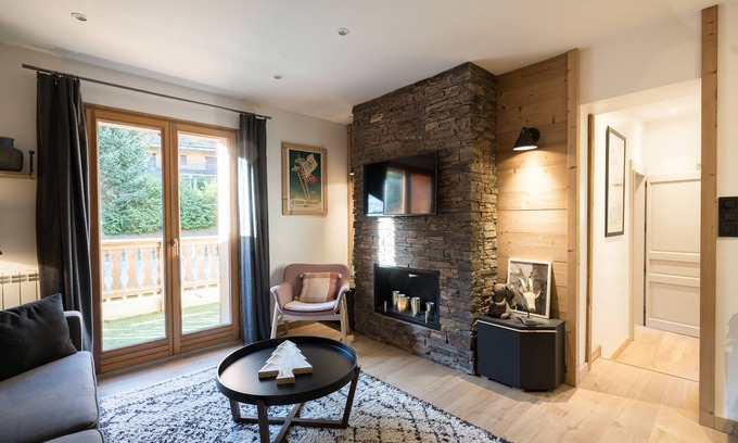 Les Contamines-Montjoie Apartment | At the foot of the cable car, beautiful apartment 5/6 people, refurbished, 2 bedrooms