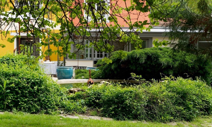 Orly-sur-Morin House | At the heart of the estate