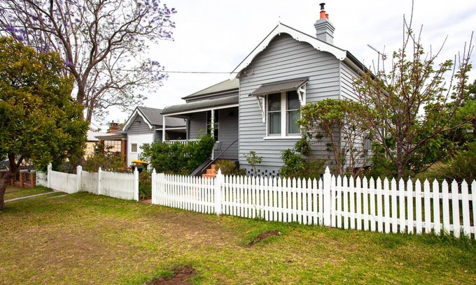 Nowra House | At the heart of Shoalheaven - 15 Min to Berry & Beach