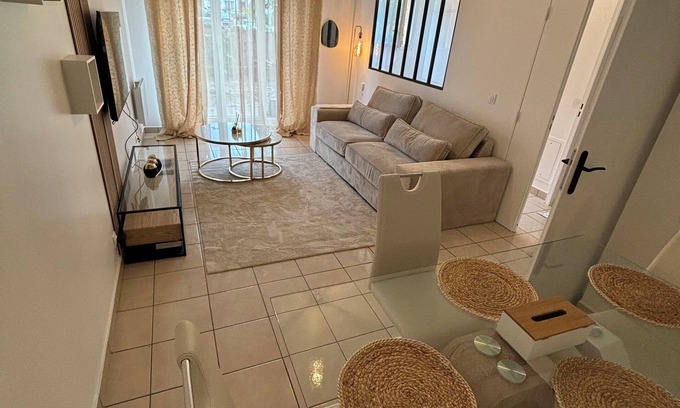 Poissy Apartment | At TITI.