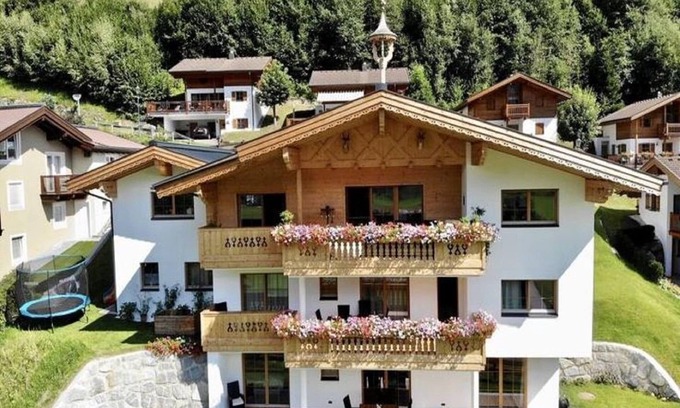 Wald im Pinzgau Apartment | Chalet in Wald near Zillertal Ski Slopes