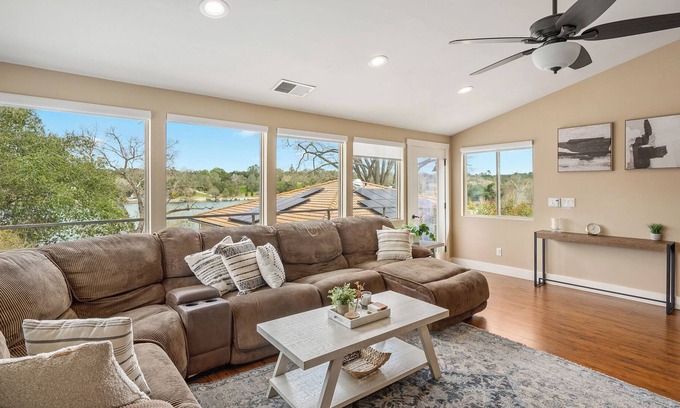 Atascadero House | Atascadero Lake House