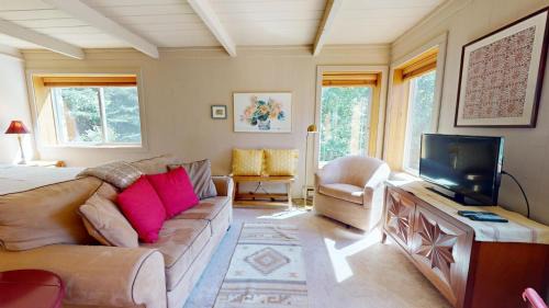 Elkhorn House | Atelier Condo 1080