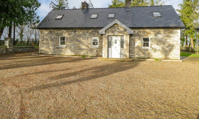Fenagh Cottage | ATHEIRI COTTAGE, family friendly in Ballinamore, County Leitrim