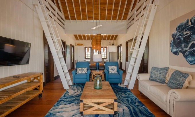 San Pedro House | Athena's Mahogany House and The PoolClub at Mahogany Bay!