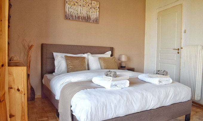 Omonia Apartment | Athens Central Station SmArt Stay (4-Bedroom with 2-Bathroom Apartment)