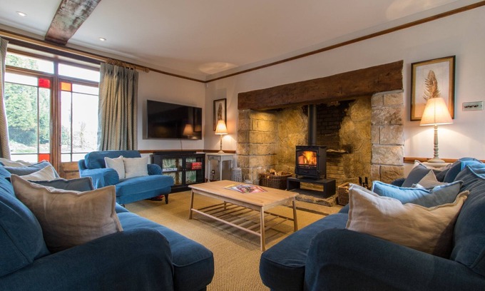 Ilminster Other | Atherstone Farmhouse - thatched farmhouse that sleeps 14 guests in 6 bedrooms