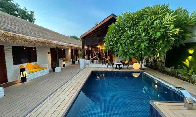 Fehendhoo Hotel | Atholhu Residence