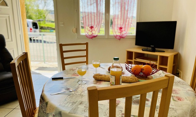 Forges-les-Bains Apartment | Athos: Apartment 300 metres from the thermal baths (free parking)