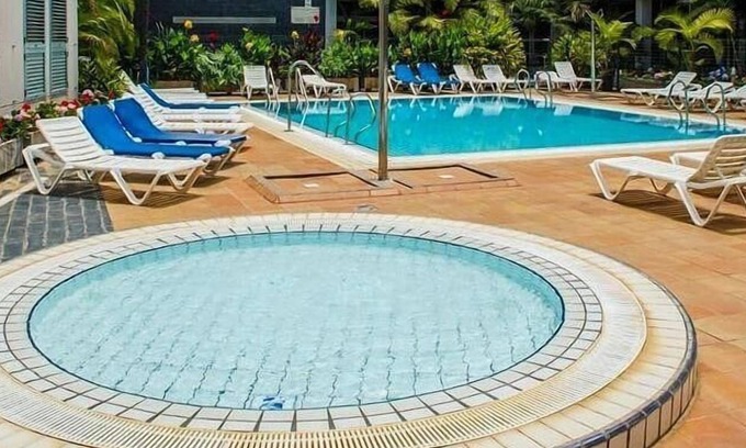 Sardina Apartment | Atico "Turquesa Beach" con piscina y wifi