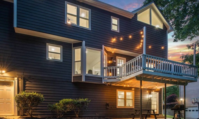 Decatur House | Atlanta Luxury Chateau (6 Bedrooms and Game Room)