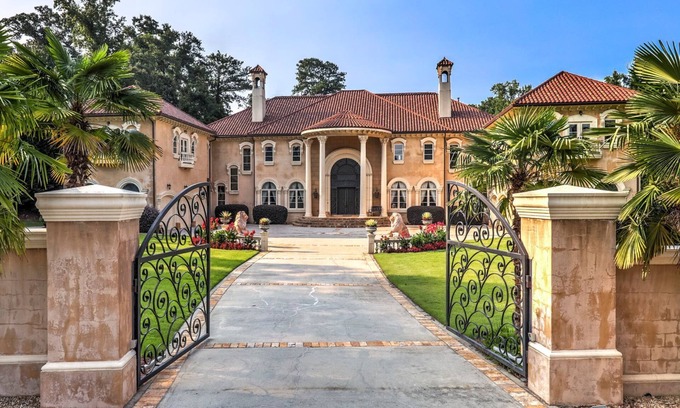 Sandy Springs House | Atlanta Mega Mansion - A Private Retreat