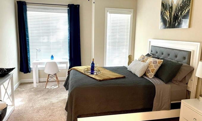 Dunwoody Apartment | Atlanta Oasis: 1BR Luxury Suite Near Perimeter Mall, w/Pool & FREE Parking!
