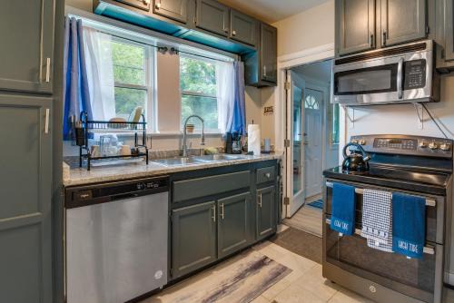 Atlanta House | Atlanta Vacation Rental about 3 Mi to Downtown!