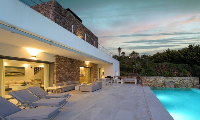 Atlanterra Villa | Atlanterra Beach House - comfort & luxury - 4 min walk to beach with no stairs!