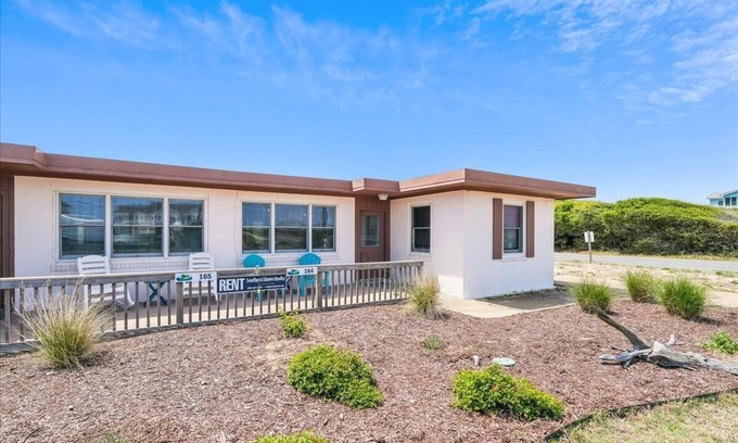 Southern Shores House | ATLANTIC BREEZES NORTH - this bright duplex is just steps from the beach!
