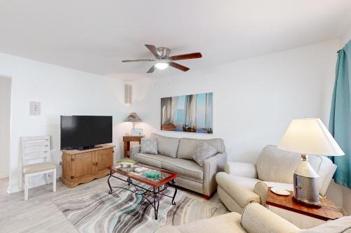 Caine Woods Apartment | Atlantic Mist 103