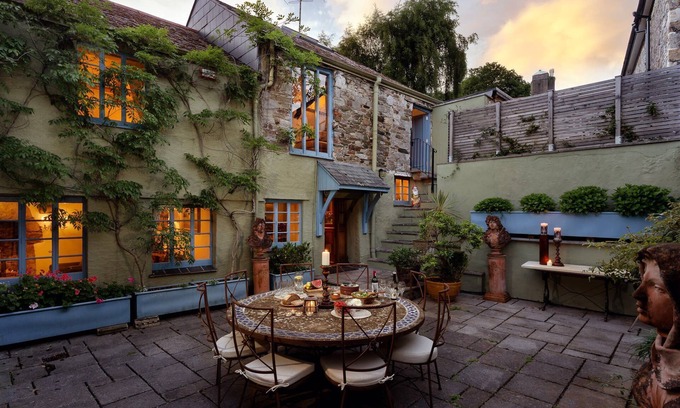 Ashburton Villa | Atmospheric 16th Century Merchants House