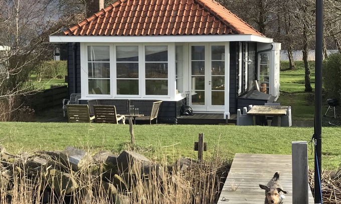 Kaag House | Atmospheric Kaaghuis directly on the lake with a unique view of water and nature