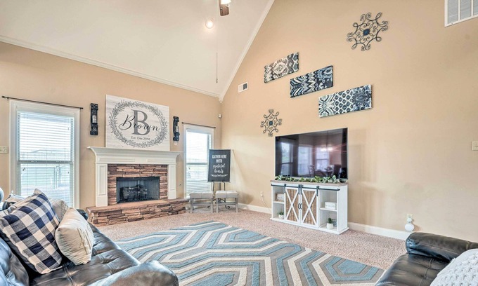 Atoka House | Atoka Family Home w/ Seasonal Saltwater Pool!