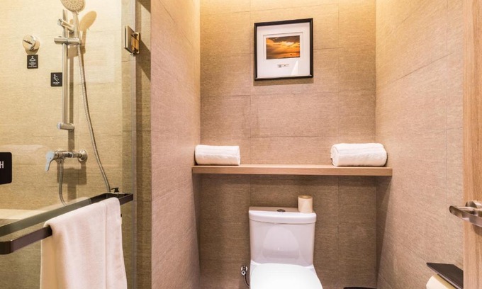 Huzhou Hotel | Atour Hotel Changxing Central Plaza