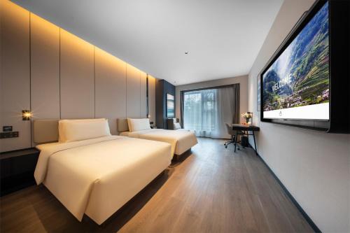 Longquanyi Hotel | Atour Hotel Chengdu Longquan Shimao Plaza