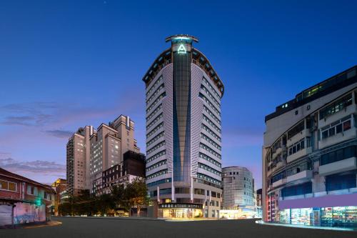Downtown Shanghai Hotel | Atour Hotel People's Square Metro Station Shanghai