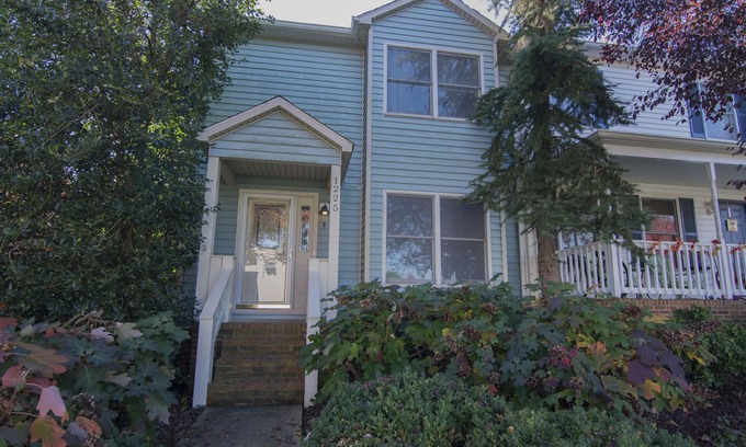 Harrisonburg House | Attention: Grad Students, Traveling Nurses - short-term lease available here!
