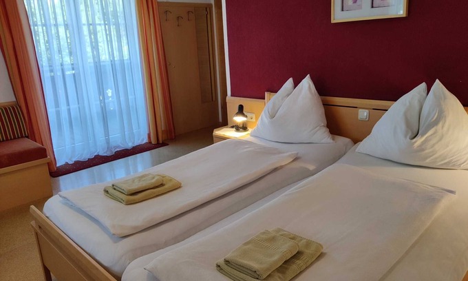 Sankt Georgen im Attergau Apartment | Attersee - Frühstückspension Holzapfel