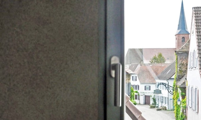 Forst an der Weinstraße Apartment | Attic apartment with a view over the rooftops of Forst for 2-4 people