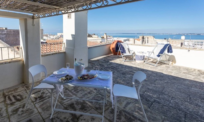 Gallipoli Historic Center Apartment | Attico vista mare Zacheo - Salento Reservation