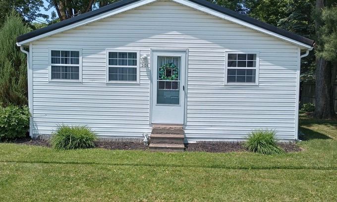 Edinboro Cottage | Attractive 3 bedroom cottage only 1 1 /2 blocks to Edinboro Lake and Playground.