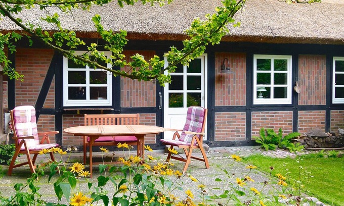 Jesteburg Apartment | Attractive 4-star vacation apartment