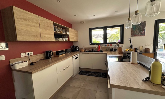 Castries House | Attractive contemporary house with all amenities within walking distance.
