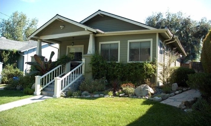 Oak Park House | Attractive Craftsman Close to Downtown and Beaches