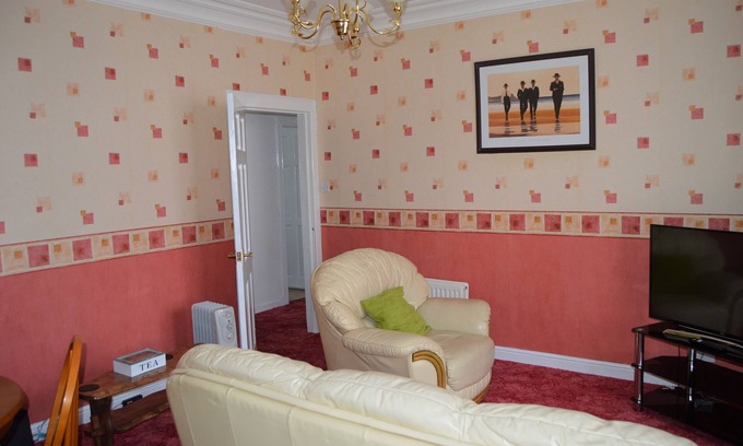Kirkcaldy Apartment | Attractive, Refurbished, Victorian Holiday Apartment in Central Kirkcaldy Fife