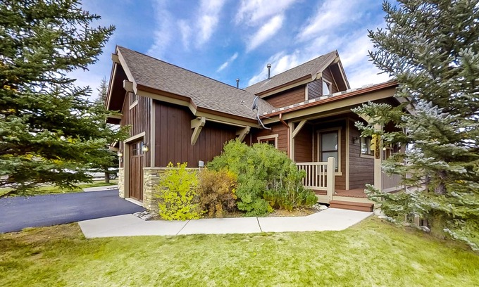 Grand Elk Ranch House | Attractive & Spacious Countryside Home w/Firepit, Private W/D, Free WiFi, Patio