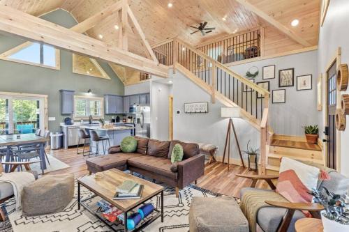 Rogers Villa | ATV Trailer Parking/NEW/5 min to Natural Bridge
