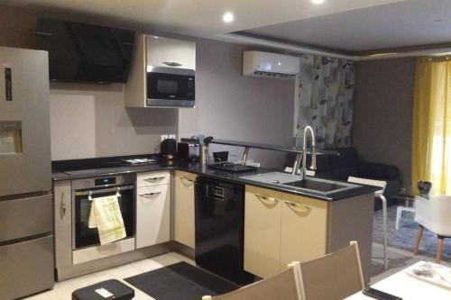 Les Abymes House | AU BONHEUR DE PINPIN