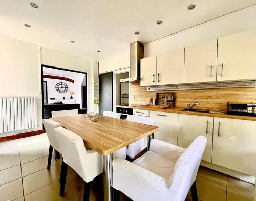 Montreuil Apartment | Au Bord de l’Eau