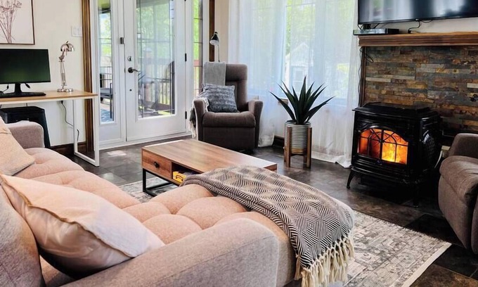 Le Haut-Saint-Francois Regional County Municipality Ski Chalet | Au bord du Lac Louise - Le Chardonnay